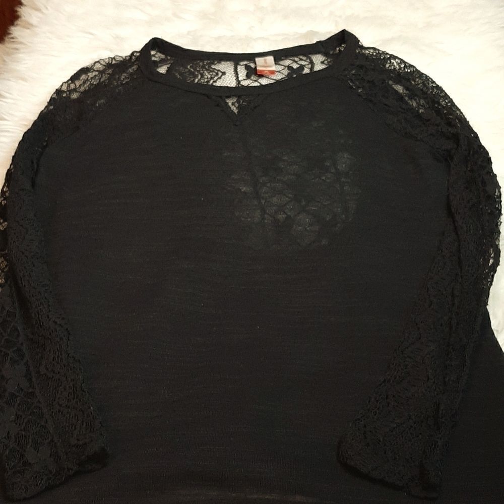 NEW NO Boundries LongSleeve Lace Blouse‎ M